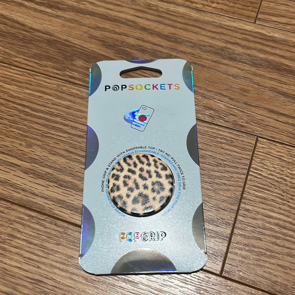 BNWT POPSOCKETS POPGRIP- Cute Leopard print.
